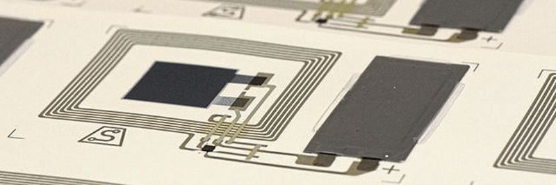 Papierbasierte Elektronik: Forscher haben einen Demonstrator entwickelt, mit dem sich elektronische Komponenten wie Sensoren auf Papier aufdrucken lassen.