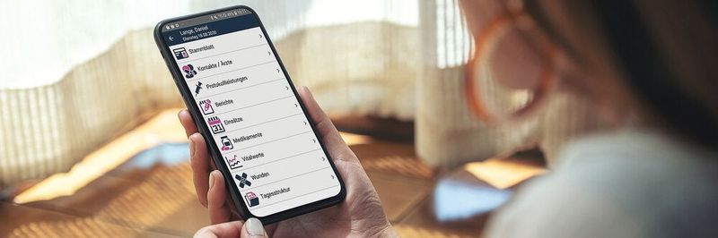 Intelligente Pflege-Software-Lösungen bieten die Möglichkeit, textintensive Eingaben per „speech to text“ abzuarbeiten