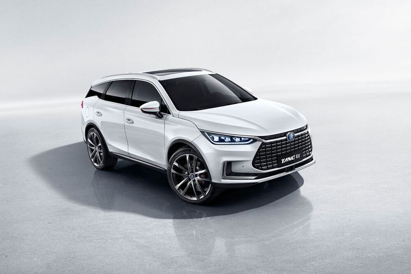 Mit disem SUV will BYD erste Erfolge in Europa feiern. Der chinesische OEM wird momentan mit 70,4 Milliarden Dollar bewertet. Das reicht für Platz 6 der wertvollsten OEMs.