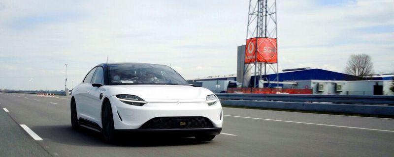 Sony und Vodafone planen ein E-Auto im 5G-Netz.