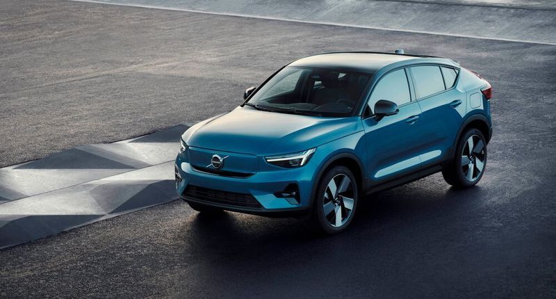 Noch in diesem Jahr will Volvo mit einem zweiten Stromer an den Start gehen: dem C40 Recharge, einem Crossover-Modell in der Größe des XC40, aber mit flacherer Silhouette und Coupé-Heck.