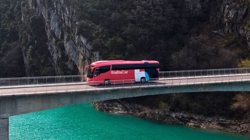 Blablacar ist als Mitfahr-Vermittler bekannt. Doch auch im Bus-Geschäft ist das Unternehmen inzwischen aktiv.