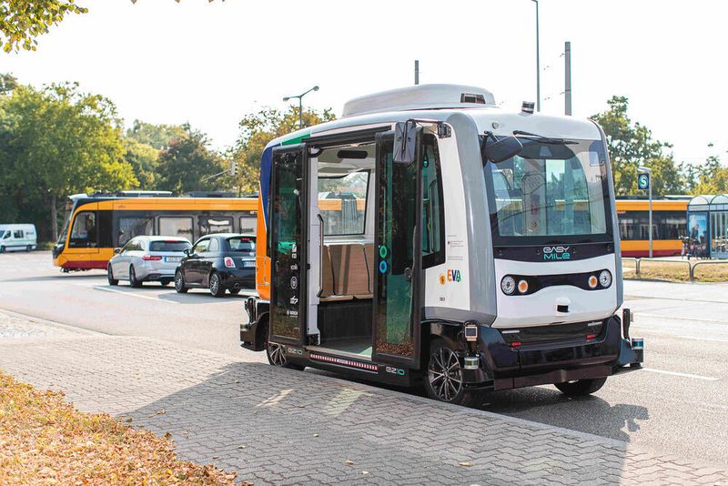 Gehören von nun an fest zum Stadtbild in Karlsruhe: autonome Minibusse.
