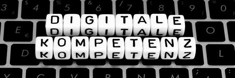Susanne Dehmel, Mitglied der Bitkom-Geschäftsleitung: „Die Schulen müssen nicht nur einen selbstverständlichen Umgang mit der digitalen Welt lehren, sondern auch, wie man sich kritisch mit ihr auseinandersetzt“
