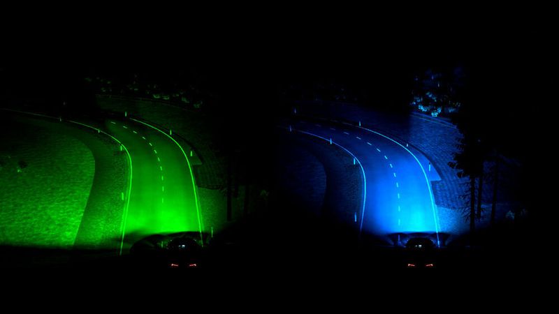 Ford entwickelt vorausschauende Scheinwerfer, die sich an GPS-Signalen orientieren (links).