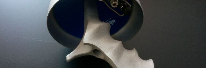 The customer is very satisfied with the 3D printed epee handle, as it is perfectly fitted to the shape of his hand.