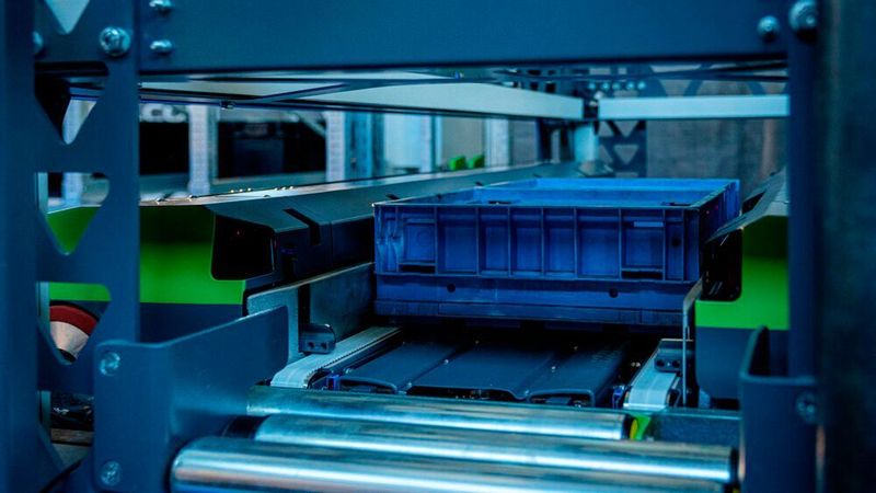 Die Automatisierung Ihrer Intralogistik erreichen: Für eine höhere Durchsatzleistung kann die Shuttle Anzahl einfach erweitert werden. Investitionen werden so zeitlich verteilt und das Risiko gestreut.