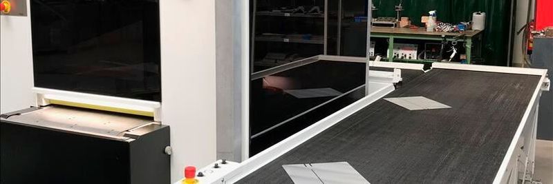 Die F600 von Q-Fin bei KW in Iserlohn ermöglicht schnelles Entgraten, Schleifen und Verrunden von Teilen bis 600 mm Breite. Dabei verfügt sie über drei Bearbeitungsstationen.