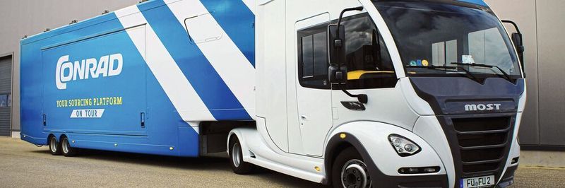 Technik-Expertise für Bildungseinrichtungen: Der Conrad Truck präsentiert Produkte und Tools – unter Einhaltung aller Hygieneregeln.