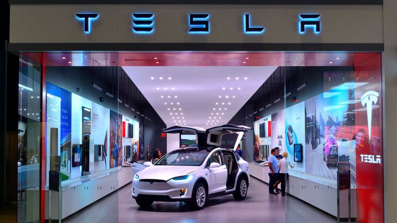 Tesla schwimmt weiter auf der Erfolgswelle.