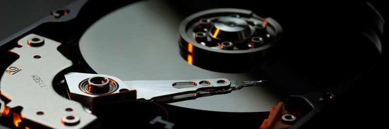 Auch wenn die Speichermedien immer leistungsfähiger werden: Daten zu besitzen macht noch keinen Geschäftserfolg, erst deren durchdachte Speicherung und Auswertung ermöglicht Unternehmen einen echten Gewinn.
