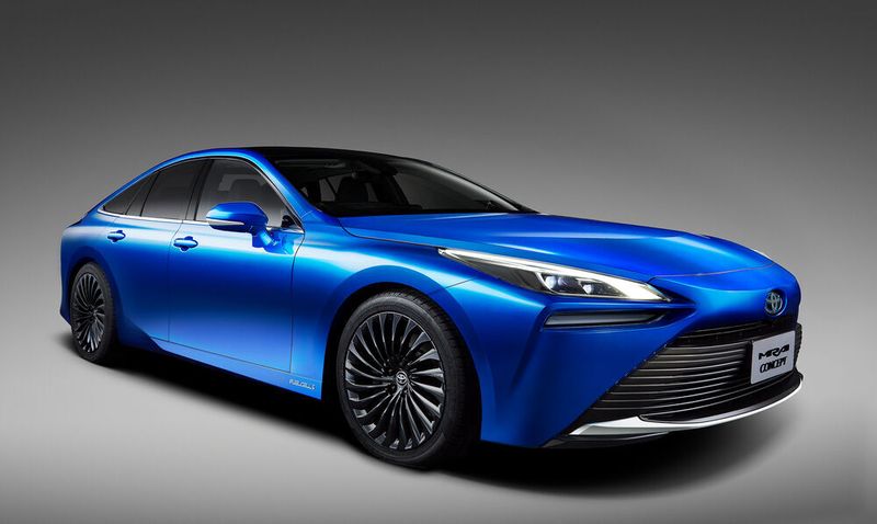 Der Toyota Mirai fährt mit Wasserstofftechnologie.
