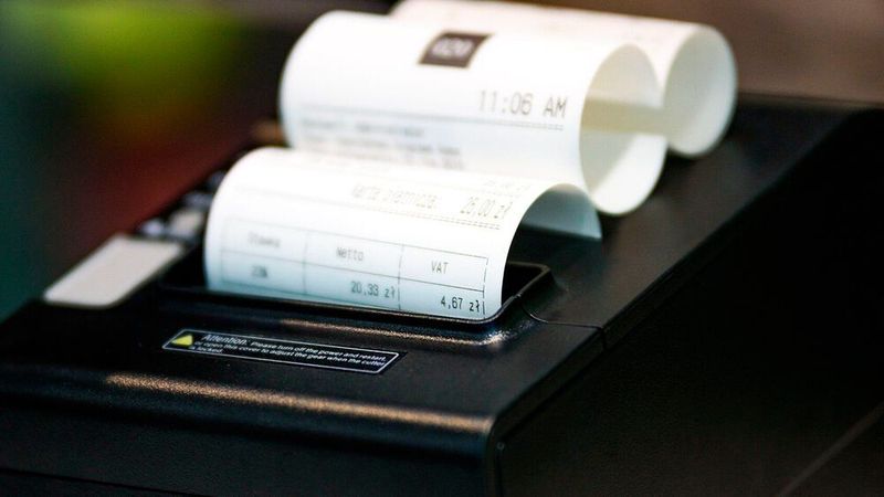 Um elektronische Kassen besser vor Manipulationen zu schützen, müssen sie mit zertifizierten Sicherheitssystemen nachgerüstet werden.