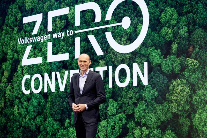 Volkswagen-CEO Ralf Brandstätter will schneller CO2-Emissionen einsparen.