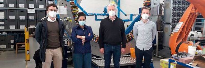 Das Forscherteam des Mond-Projekts: Doktorand Juan Carlos Ginés Palomares (von links) und Prof. Dr. Miranda Fateri von der Hochschule Aalen, Projektleiter Alexander Niecke von der RWTH/ITA Aachen und Projektmitarbeiter Philipp Hofmann, ebenfalls von der RWTH/ITA Aachen.
