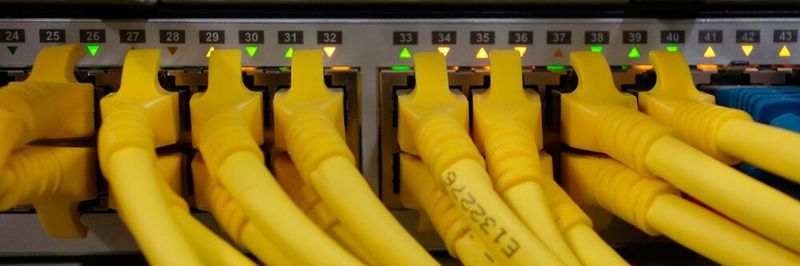 Durchgriff: EtherNet/IP kann mittlerweile auch in internen Automatisierungsgeräten auf einer niedrigeren Ebene wie in Schütz und Drucktaster eingesetzt werden .