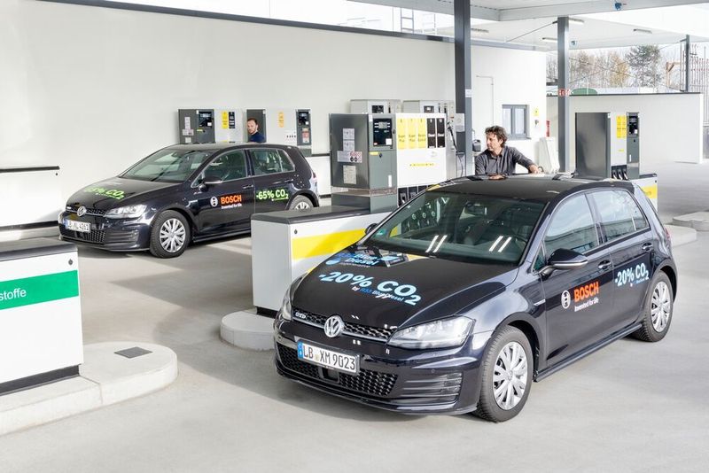 Mit Blue Gasoline sollen sich 20 Prozent Kohlendioxid einsparen lassen.