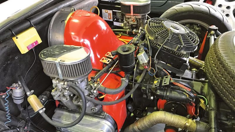 Das Marderabwehrsystem von Stop&Go, verbaut in einem Porsche-550-Spyder-Replica. Es empfiehlt sich vor allem für Fahrzeuge, die von der Batterie getrennt überwintern.