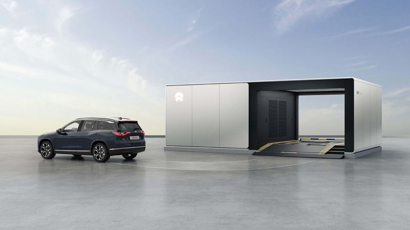 Nio bietet die Möglichkeit, in speziellen Stationen innerhalb von drei Minuten die Fahrzeugbatterie zu tauschen.