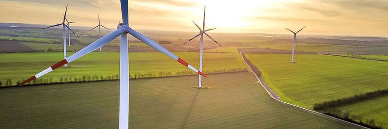 Virtualisierung alleine ist kein Garant für eine bessere Energiebilanz. Um Cloud Computing grün zu bekommen sind viele Stellscharuben notwendig, auch bessere Software, die von Haus aus, weniger Ressourcen beansprucht.