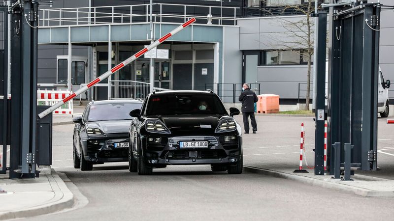 Porsche testet den elektrischen Macan nun auch außerhalb seines Entwicklungszentrums in Weissach.