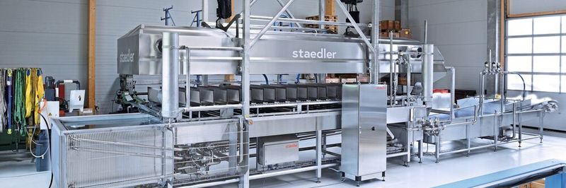 Kochanlage vom Typ Staedler CK1600, gebaut von der Firma Staedler Automation AG. Auf dieser Anlage werden später Spätzle im Wasserbad gekocht.