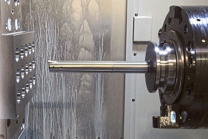 Kleine Durchmesser ohne Vibration tief feinbohren: Steilkegel Sk50 kombiniert mit Feinbohrkopf Smart Damper mit 25 mm Durchmesser.