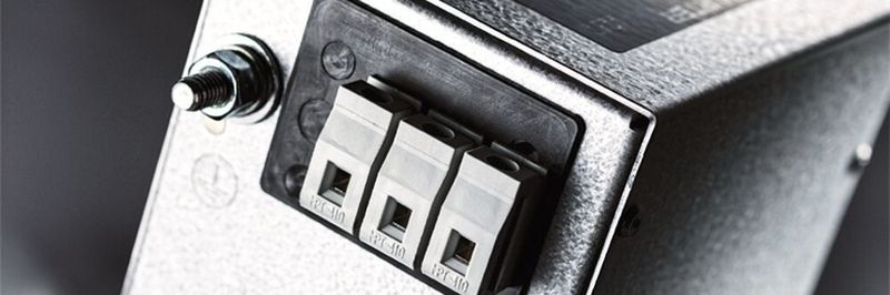Die zweistufige Filterfamilie FMBC EP für 3-Phasen-Systeme: eignet sich aufgrund ihrer kompakten Dimensionen und hoher Leistungsfähigkeit für enge Platzverhältnisse im Maschinen- und Anlagenbau.