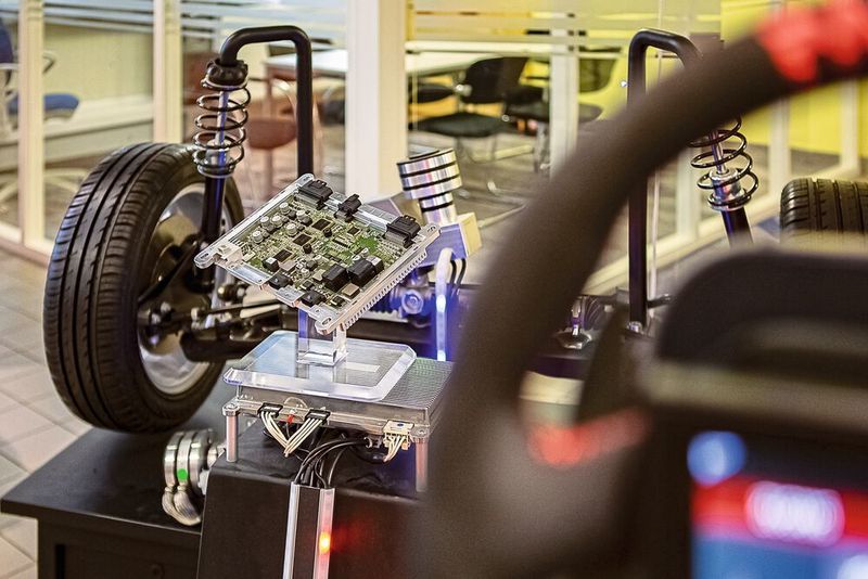 Bei der IAC wird die Space-Drive-Lenkung von Softwarealgorithmen dirigiert, nicht wie sonst von einem Fahrer.