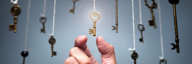 Eine PKI ist die global am weitesten verbreitete und vertrauenswürdigste Technologie, um Personen und Geräte mit vertrauenswürdigen digitalen Identitäten zu versorgen und damit die Kommunikation abzusichern.