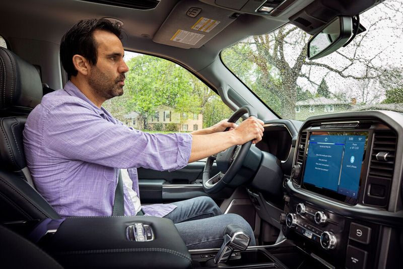 Jetzt bietet auch Ford Update-Funktionen mittels WLAN oder Mobilfunk für seine Fahrzeuge an. Ab Herbst ist die Sprachassistentin Alexa erhältlich.