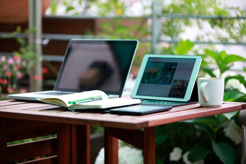 Die neue Zubehörlinie Lenovo Go will mit ergänzenden Tools die Kluft zwischen Büro, Zuhause und dazwischen effizient überbrücken.