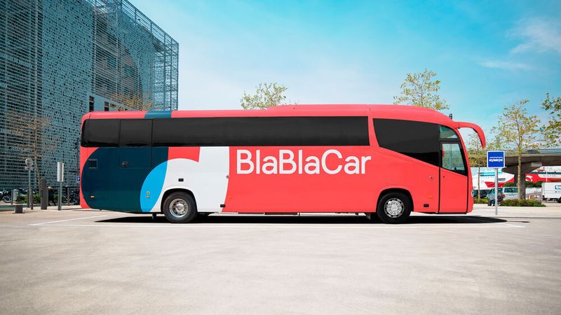 Neustart: Im Juni können Kunden wieder Fahrten buchen. Hier ein Bus mit altem Markennamen.