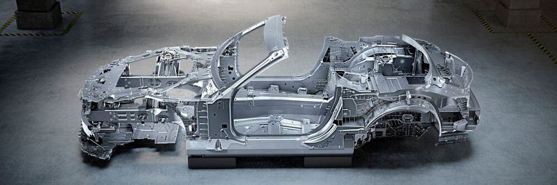 The new roadster architecture consists of the combination of an aluminum space frame with a self-supporting structure.