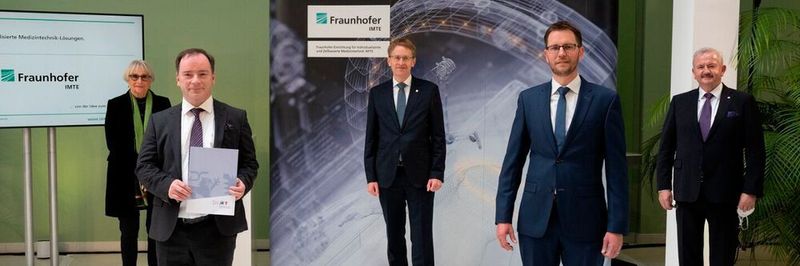 Übergabe des Förderbescheids in Höhe von 12,1 Millionen Euro: (v. l.) Prof. Gabriele Gillessen-Kaesbach (Präsidentin der Universität zu Lübeck), Prof. Thorsten Buzug (Geschäftsführender Direktor der Fraunhofer IMTE), Daniel Günther (Ministerpräsident Schleswig-Holstein), Prof. Philipp Rostalski (Direktor Fraunhofer IMTE) und Prof. Reimund Neugebauer (Präsident der Fraunhofer-Gesellschaft)