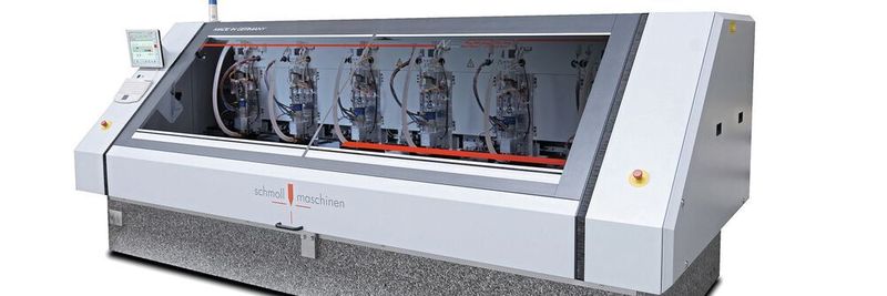 Die Leiterplatten-Bohrmaschinen ist mit T180- bzw. T200-Asynchronspindeln ausgerüstet. Schmoll hat hier einen individuell angepassten Frequenzumrichter verbaut.