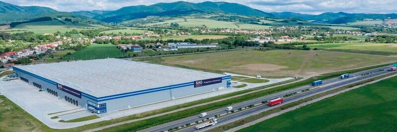 Le Salzburger Aluminium Group est une entreprise familiale autrichienne comptant 1100 employés dans le monde sur 11 sites en Europe, au Mexique, aux États-Unis et au Canada.