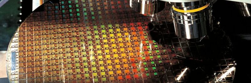 Der weltgrößte Halbleiter-Auftragfertiger Taiwan Semiconductor Manufacturing Company (TSMC) stellt Prozessoren unter anderem für Intel den Konkurrenten AMD her. Die Server-CPUs „AMD Epyc“stützen nun die Datacenter-IT und die Produktionsmaschinen des Herstellers.