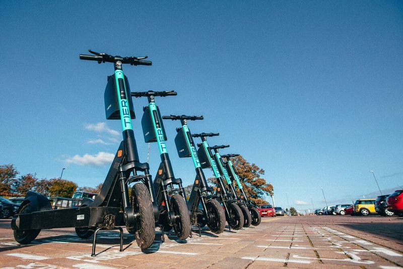 E-Scooter des Mirkomobilitätsanbieters Tier.