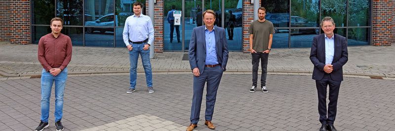TTZ-EMO und Preh kooperieren seit über zehn Jahren erfolgreich: (Vordere Reihe v.l.n.r.:) David Oeser, Dr. Joachim Wagner (Preh), Prof. Dr. Ansgar Ackva; hintere Reihe v.l.n.r.: Andreas Ziegler, Thiemo Hein.