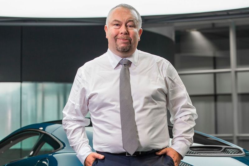 Paul Chadderton ist Global Product Communications & PR Manager beim britischen Sportwagenhersteller McLaren.