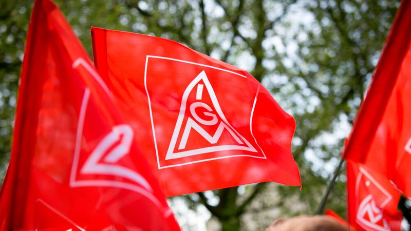 In der Automobilindustrie kommt es in der aktuellen Tarifrunde zu ersten Warnstreiks.
