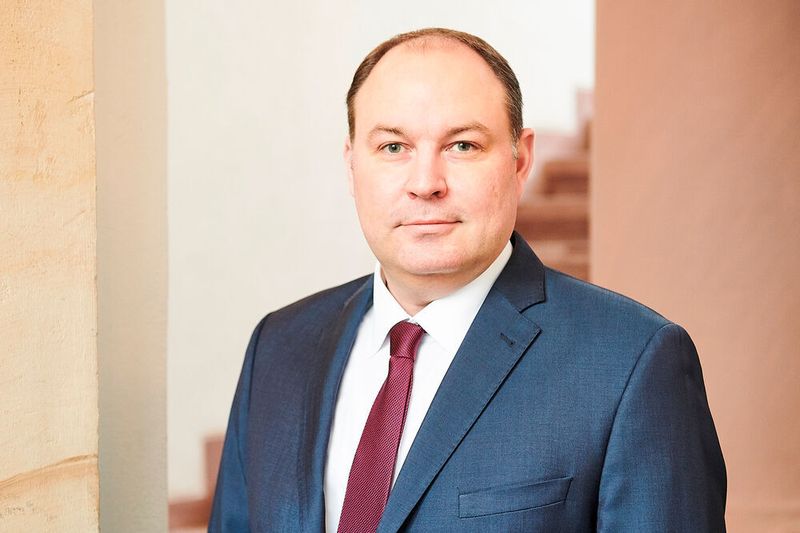 „Die Liquiditäts- und Eigenkapitalpuffer vieler Unternehmen sind nach den beiden Corona-Lockdowns stark angegriffen. Nun rückt das Working Capital Management in den Mittelpunkt“, sagt Falkensteg-Partner Wolfram Lenzen.
