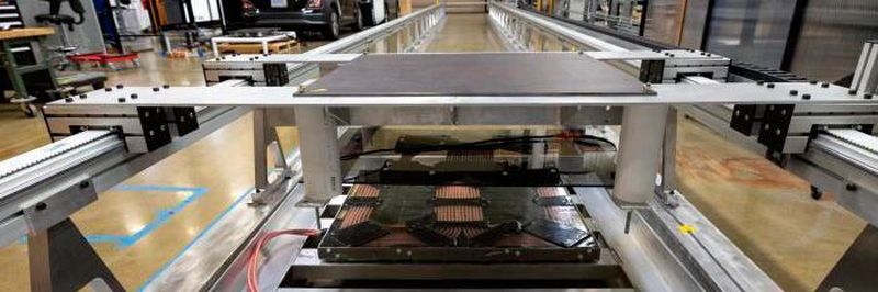The dynamic wireless charging test bed at ORNL accelerates an innovation that will charge electric vehicles while they’re being driven along specially equipped roadways.