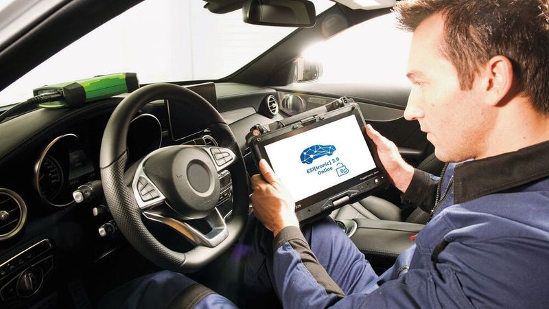 Ein Schlüssel für "alle" mit einem Security Gateway geschützten Fahrzeuge: Das verspricht das neue Modul SDA innerhalb der Esitronic von Bosch. Es übernimmt sogar eventuelle Bezahlvorgänge gegenüber OEMs.