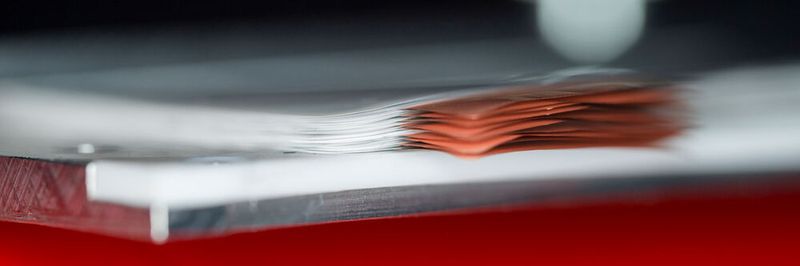 Elektrodenstapel für die Zellfertigung: Kohlenstoff spielt eine entscheidende Rolle bei der Verbesserung der elektronischen Leitfähigkeit von Batteriekathoden.