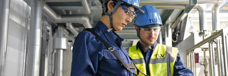 Durch regelmäßige Ableiterprüfungen können Unternehmen ihre Anlagen und Betriebsprozesse optimieren, Energiekosten und CO2-Emissionen senken und die Anlagensicherheit maximieren.