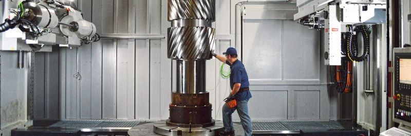 Innenraum der LC 4000: Hier können nun Zahnräder mit einem Durchmesser bis zu viereinhalb Metern und einem Gewicht bis zu 36 Tonnen bearbeitet werden.
