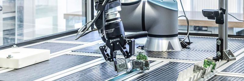 Gemeinsam testeten Wago und das Fraunhofer IPA in einem Forschungsprojekt, inwieweit sich Standard-Roboterhardware auch für das Aufrasten von Reihenklemmen eignet.