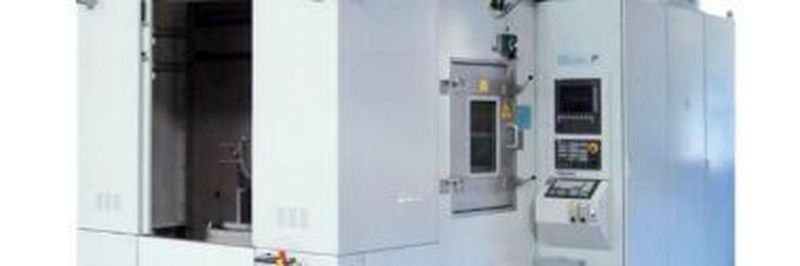 VectorJet III from PILLER Entgrattechnik: The high-pressure system has the same degree of freedom as a 4-axis machining centre and can be automatically loaded and unloaded.